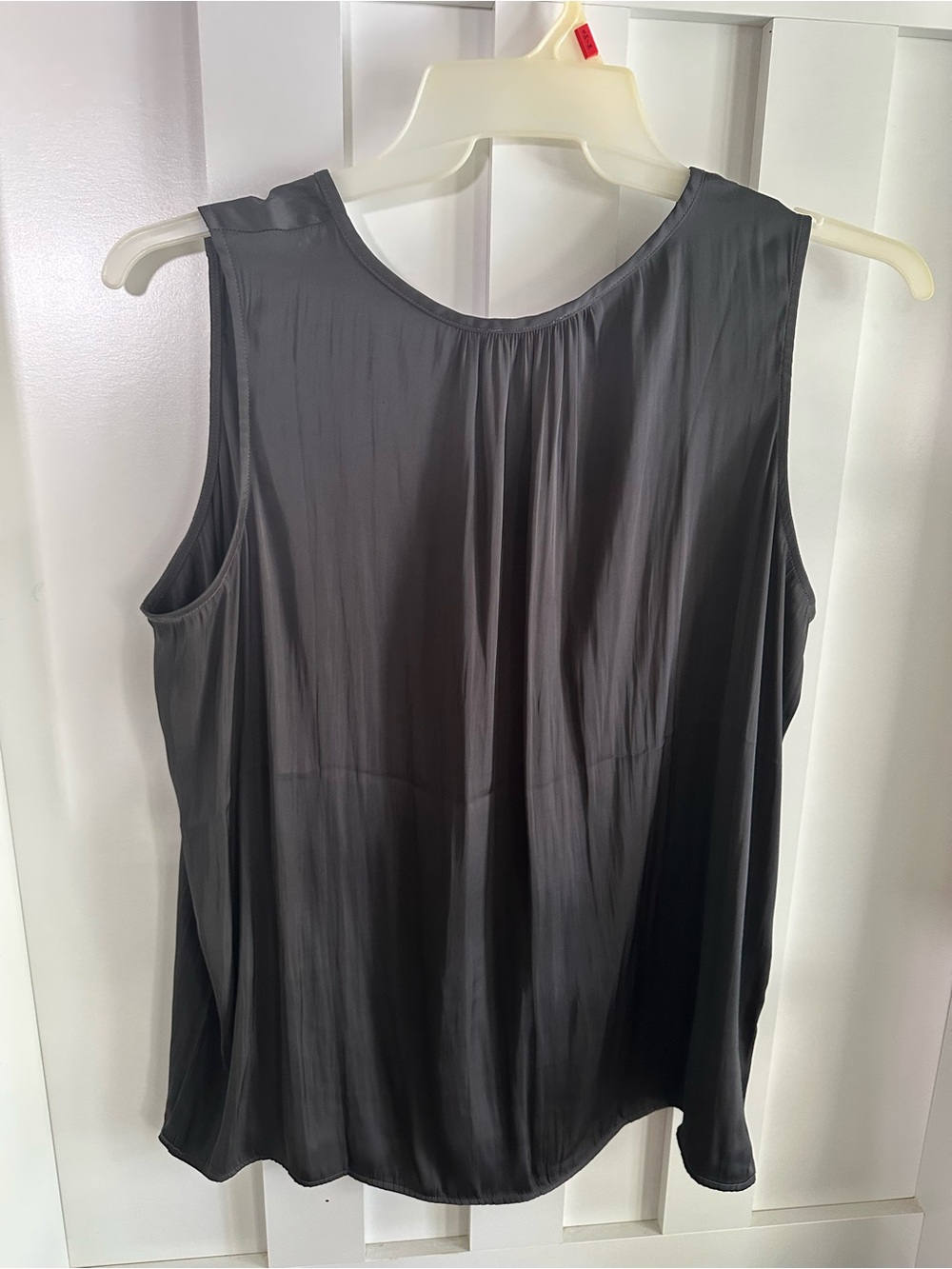 LOFT Black Sleeveless Pleated-Back Tank